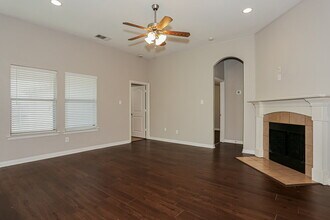 311 Galloping Hill Rd in Red Oak, TX - Foto de edificio - Building Photo