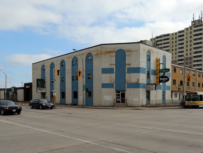 205 Parkdale Av N in Hamilton, ON - Building Photo - Building Photo