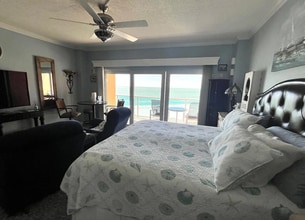 880 Mandalay Ave, Unit S511 in Clearwater, FL - Building Photo - Building Photo