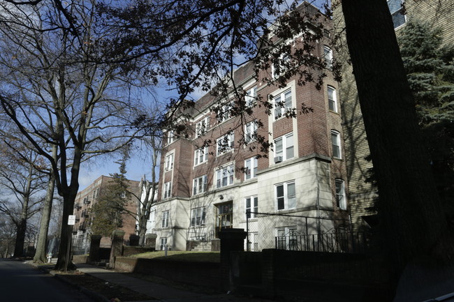 12 Summit St in East Orange, NJ - Foto de edificio - Building Photo