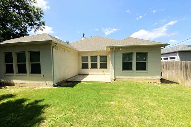 property at 2704 Mission St