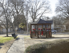 Belle Ville Apartments in Clinton, SC - Foto de edificio - Building Photo