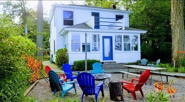2405 Lakefront Dr
