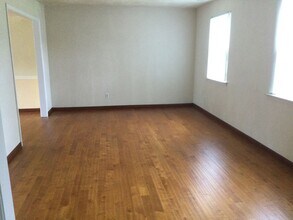1044 Chatmoss Dr in Virginia Beach, VA - Building Photo - Building Photo
