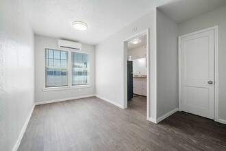 Driftwood Apartments in Corpus Christi, TX - Building Photo - Building Photo