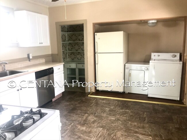 property at 1119-1119 1/2 1st St