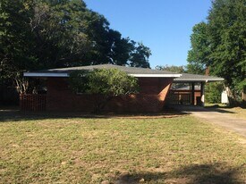 113 Moriarty St NW in Fort Walton Beach, FL - Building Photo