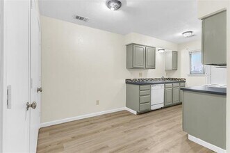 211 W Trinity St in Forney, TX - Building Photo - Building Photo