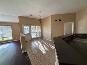 10715 Lyndon Meadows Dr in Houston, TX - Foto de edificio - Building Photo