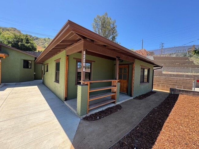 8220 Edison Dr in Ventura, CA - Building Photo - Building Photo