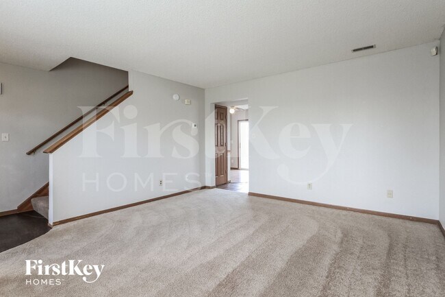 1279 Blue Heron Ln in Greenwood, IN - Foto de edificio - Building Photo