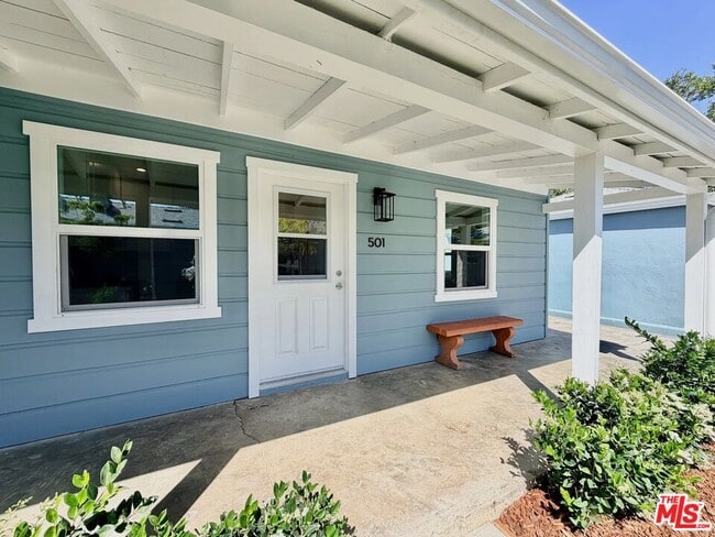 501 S Gaylord Dr in Burbank, CA - Building Photo - Building Photo