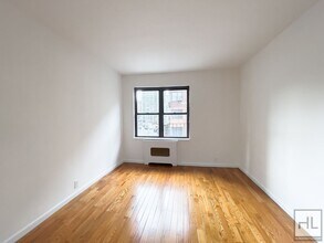 East 61 Street in New York, NY - Building Photo - Building Photo