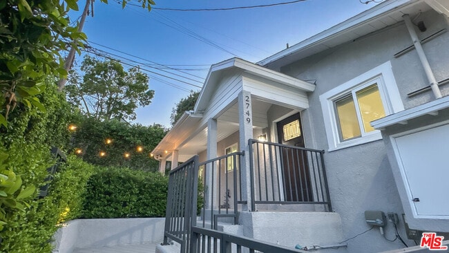 2749 Griffith Park Blvd in Los Angeles, CA - Building Photo - Building Photo