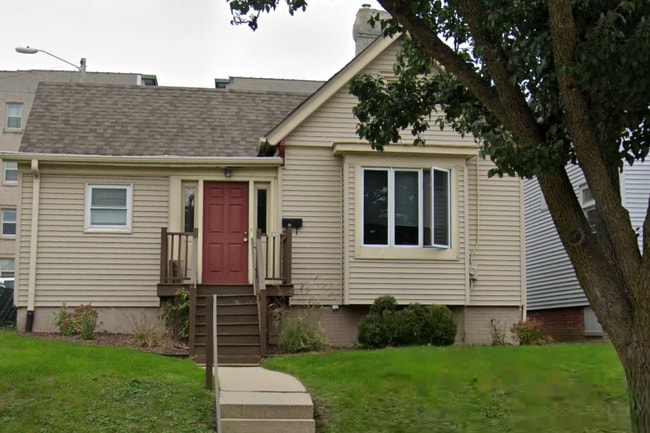 property at 2032 W Michigan St