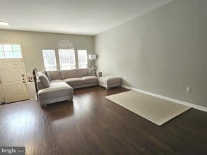 14222 Hunters Run Way in Gainesville, VA - Building Photo - Building Photo