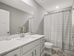 10896 Territorial Trl in Maple Grove, MN - Foto de edificio - Building Photo