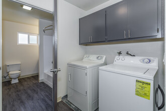 Gateway Apartments in Chico, CA - Building Photo - Interior Photo