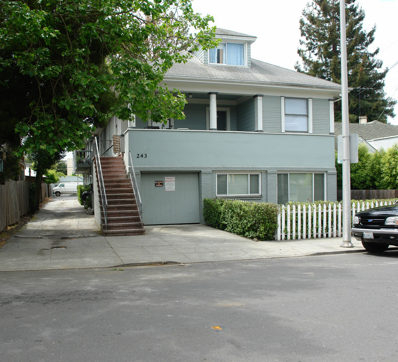 243 N Ellsworth Ave in San Mateo, CA - Foto de edificio