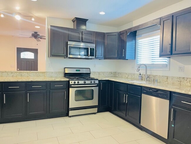 706-708 Tularosa Dr in Los Angeles, CA - Building Photo - Building Photo