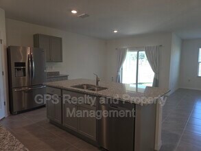 33409 Country House Dr in Sorrento, FL - Building Photo - Building Photo