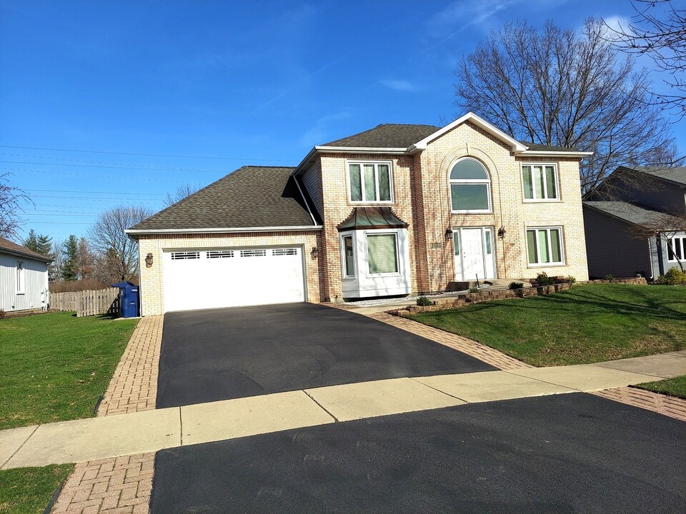 1655 Pathway Dr in Naperville, IL - Building Photo