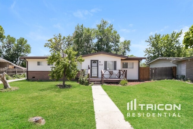 property at 2530 Cottonwood Dr