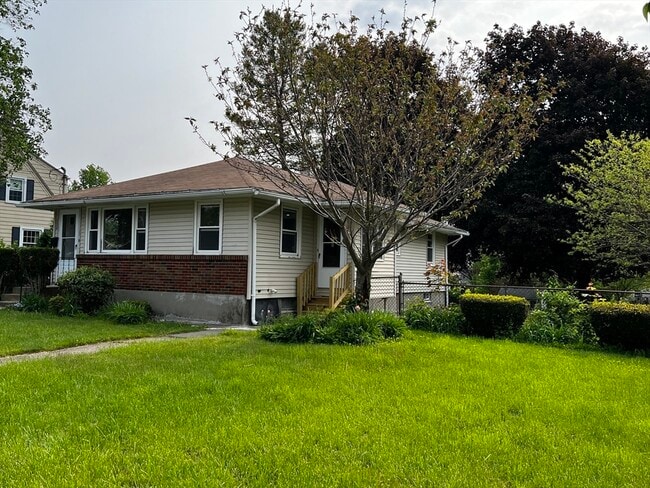 388 Burncoat St in Worcester, MA - Building Photo - Building Photo