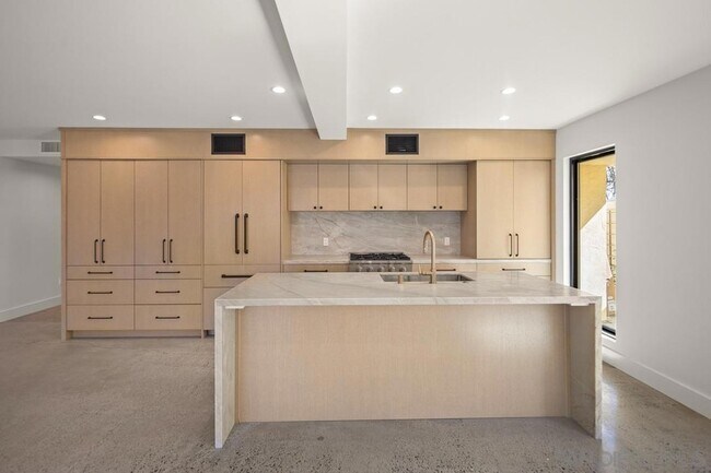 857 F Ave in Coronado, CA - Building Photo - Building Photo