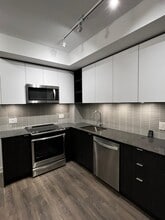 100-100 Eagle Rock Way in Vaughan, ON - Building Photo - Building Photo