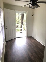 410 W Congress St in Denton, TX - Building Photo