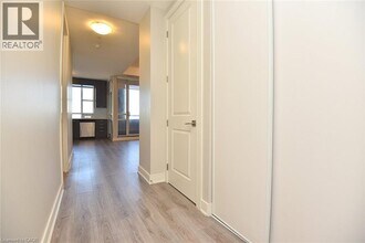 150 Main St W in Hamilton, ON - Building Photo - Building Photo