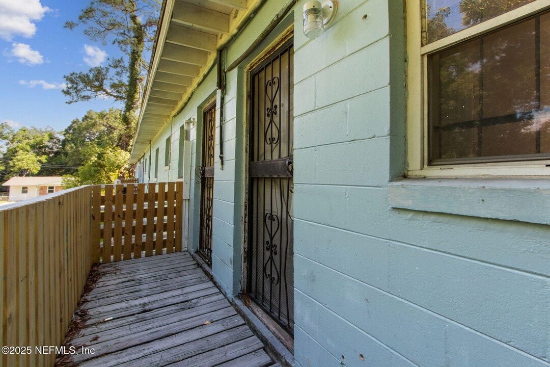 1224 W 18th St in Jacksonville, FL - Foto de edificio