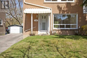 156 Woodfern Dr in Toronto, ON - Building Photo - Building Photo