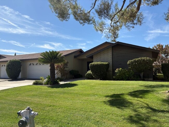 6005 Indian Wells Ave in Bakersfield, CA - Building Photo - Building Photo