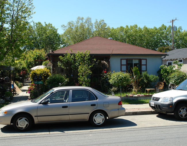 441 Rollins Rd in Burlingame, CA - Foto de edificio - Building Photo