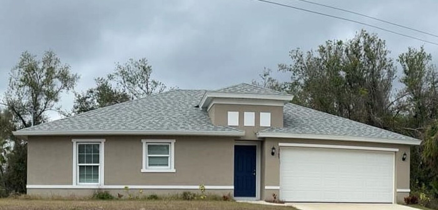 1765 Jagust Rd in North Port, FL - Building Photo