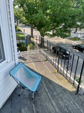 8 Foskett St, Unit 2 in Somerville, MA - Foto de edificio - Building Photo