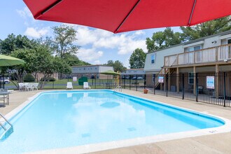 The Woods Apartments in Jeffersonville, IN - Foto de edificio - Other