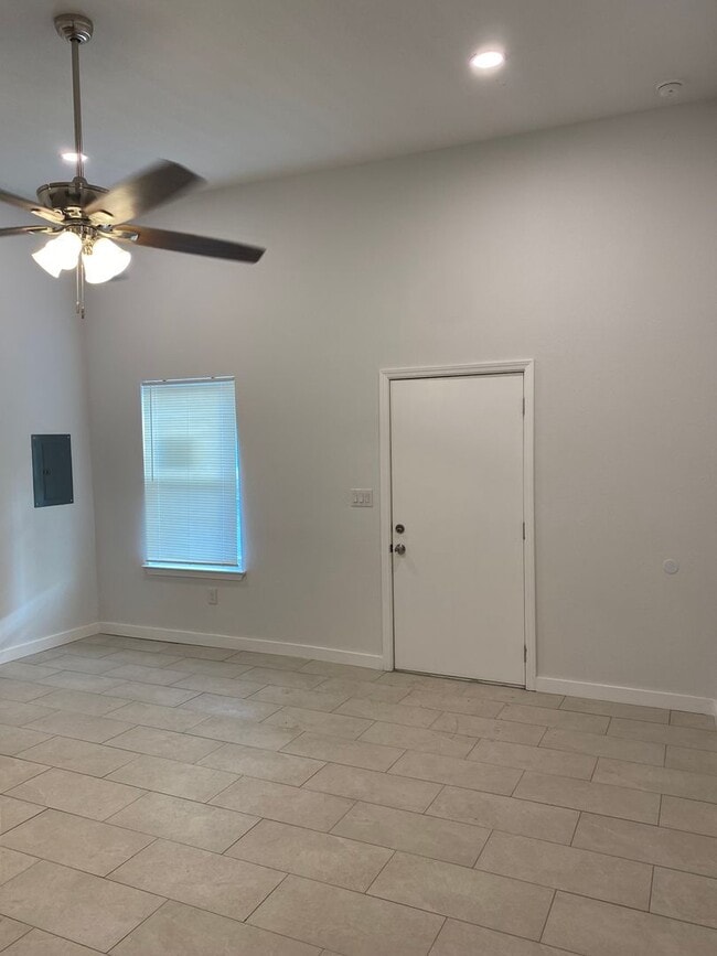 1119 Guadalupe St in San Antonio, TX - Building Photo - Building Photo