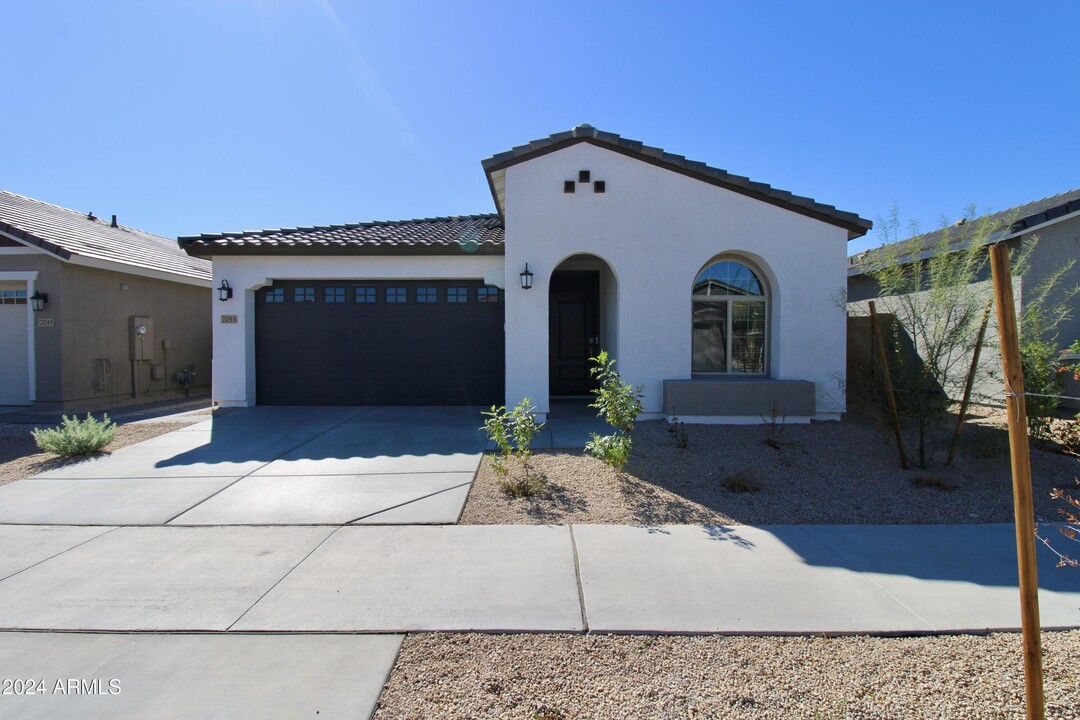 2053 W Sienna Bouquet Pl in Phoenix, AZ - Foto de edificio