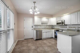 3609 Locust Cir E in Prospect, KY - Building Photo - Building Photo