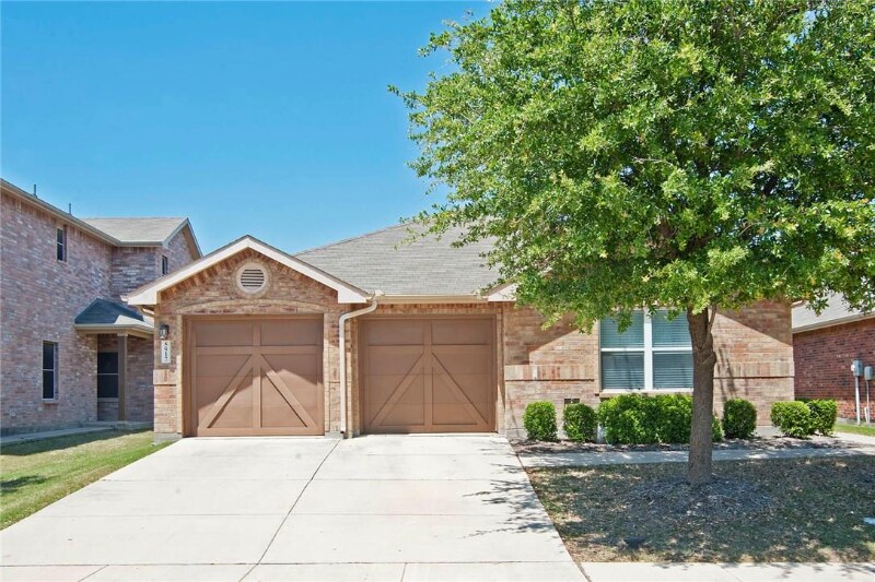 5917 Stone Mountain Rd in The Colony, TX - Foto de edificio