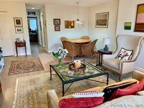 350 Grovers Ave in Bridgeport, CT - Building Photo - Building Photo