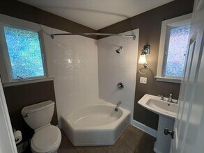 2629 E Broad St in Columbus, OH - Building Photo - Building Photo