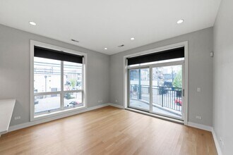 1050 W Cornelia Ave in Chicago, IL - Building Photo - Building Photo