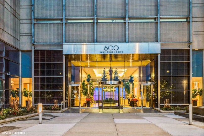 600 N Lake Shore Dr in Chicago, IL - Foto de edificio - Building Photo