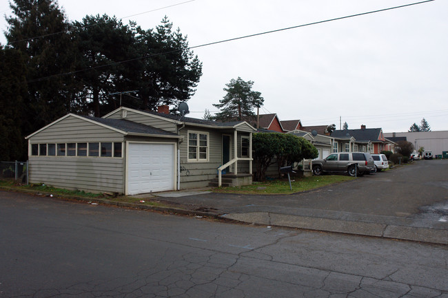 4332 NE Jarrett St in Portland, OR - Foto de edificio - Building Photo