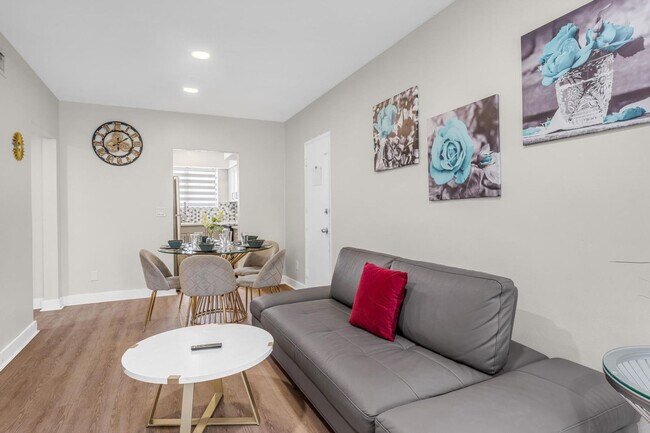 10004 E Bay Harbor Dr