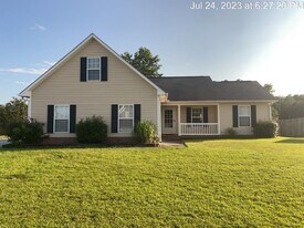 413 Rushmore Ct in Raeford, NC - Building Photo